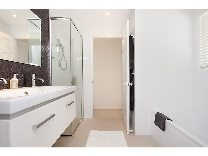 118 Murtha Drive, Elanora QLD 4221