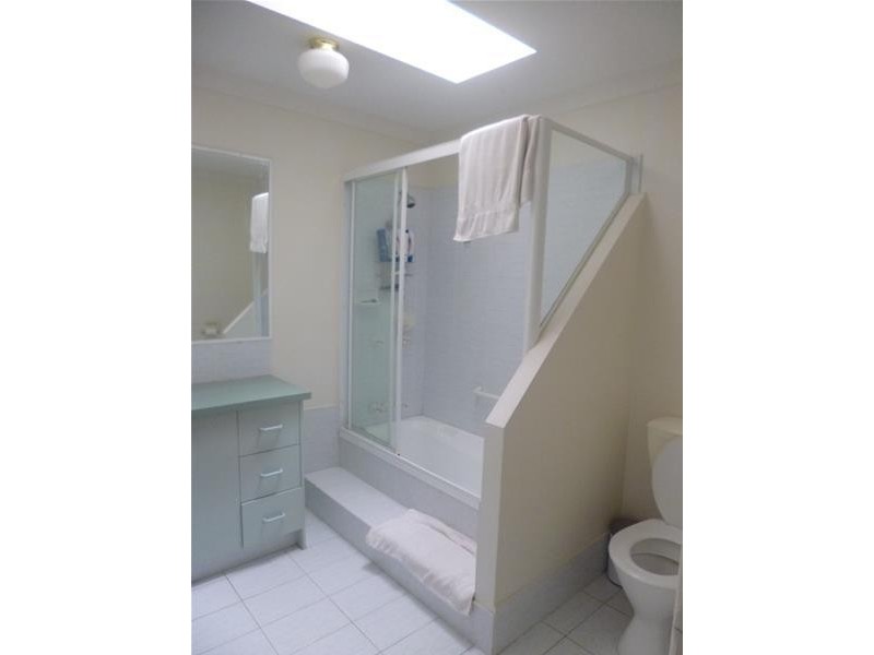 2/10 Cupania Place, Elanora QLD 4221