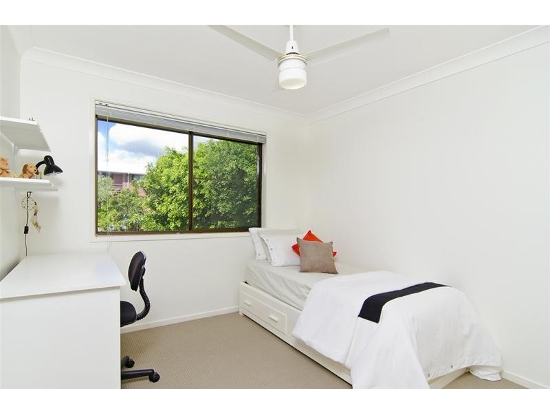 4 Hyden Court, Elanora QLD 4221