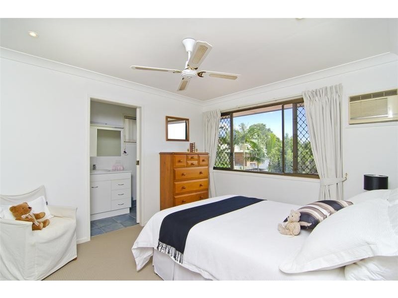 4 Hyden Court, Elanora QLD 4221