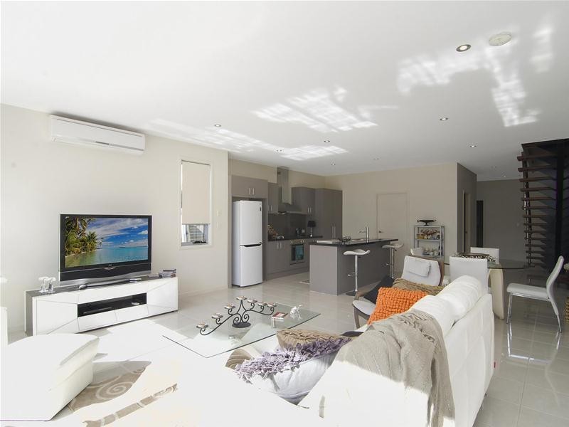 1 & 2/17 Walker Avenue, Palm Beach QLD 4221