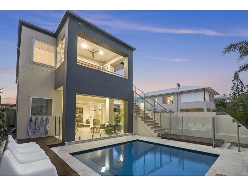 228 Jefferson Lane, Palm Beach QLD 4221