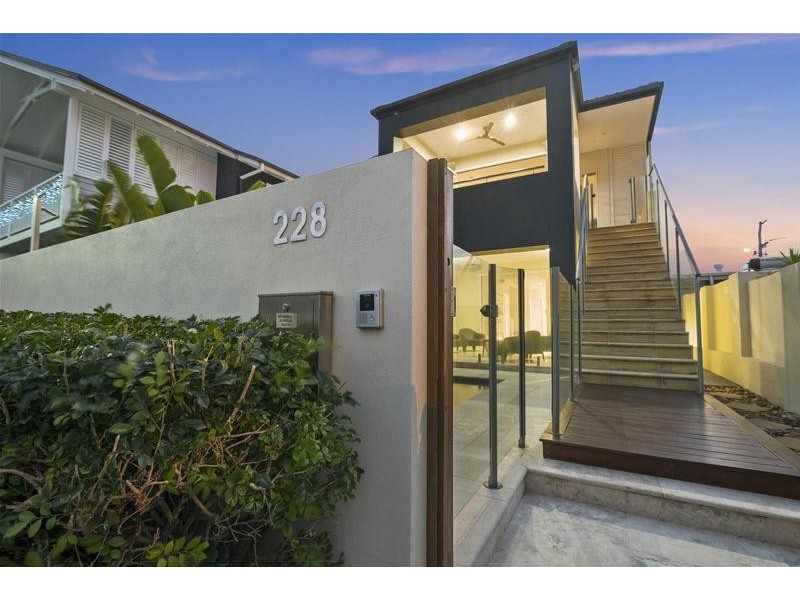 228 Jefferson Lane, Palm Beach QLD 4221