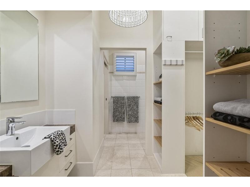 228 Jefferson Lane, Palm Beach QLD 4221