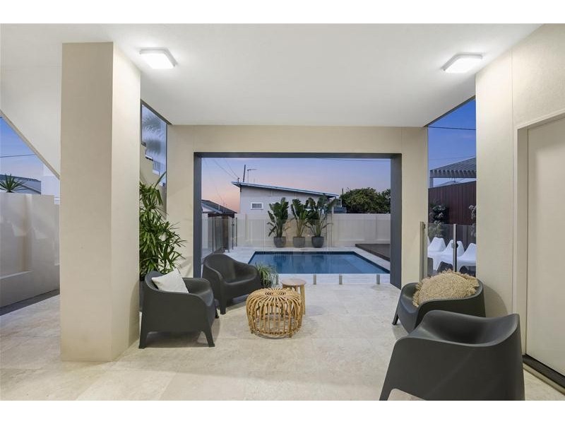 228 Jefferson Lane, Palm Beach QLD 4221