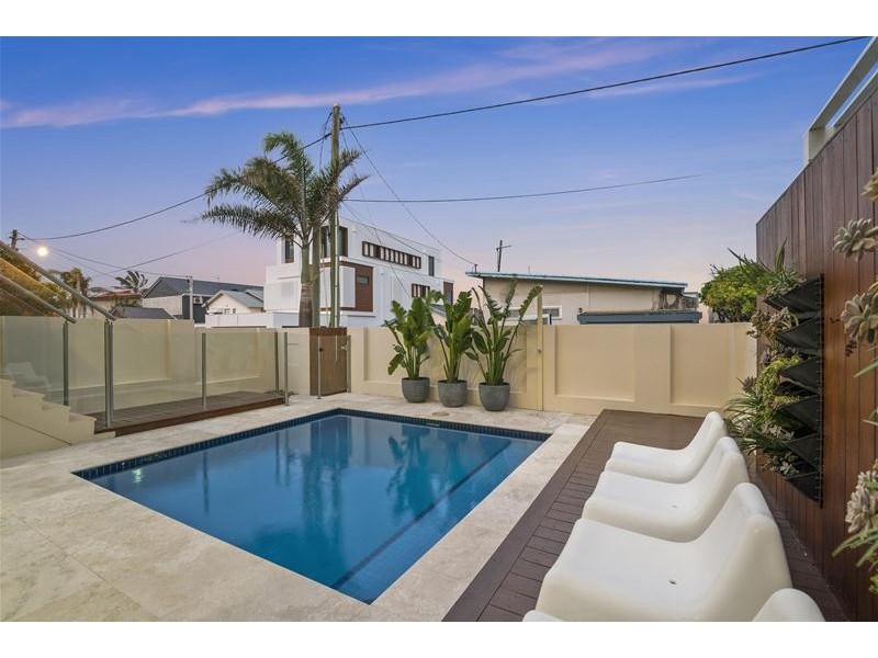 228 Jefferson Lane, Palm Beach QLD 4221