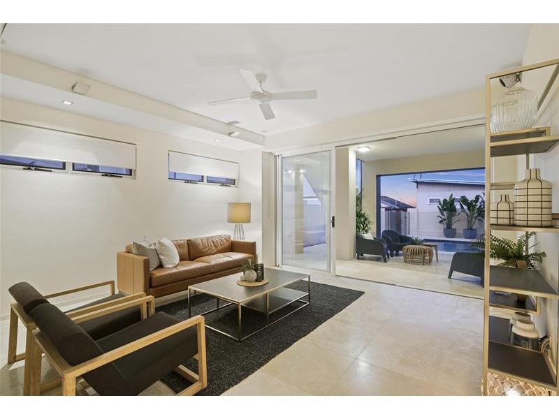 228 Jefferson Lane, Palm Beach QLD 4221