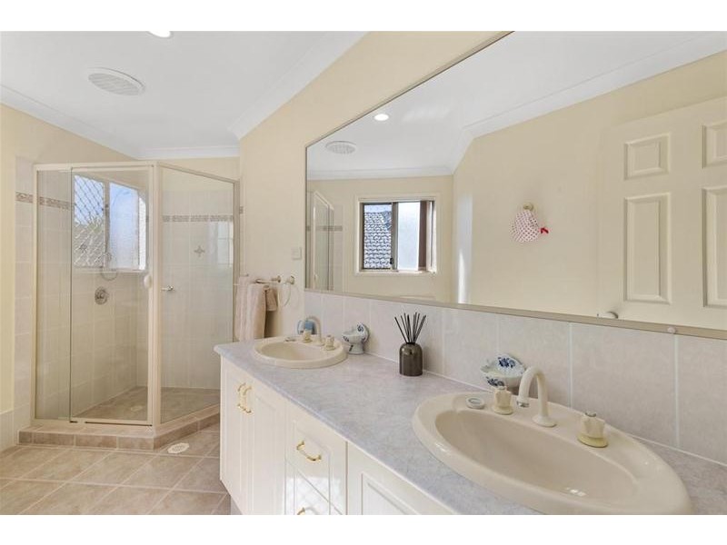 21 Hibertia Avenue, Elanora QLD 4221