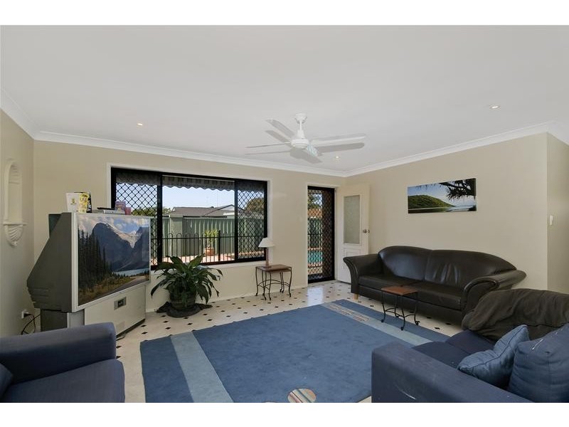 12 Ling Place, Palm Beach QLD 4221