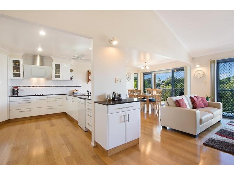 1 Chidlow Court, Elanora QLD 4221