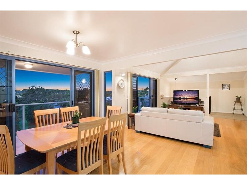 1 Chidlow Court, Elanora QLD 4221