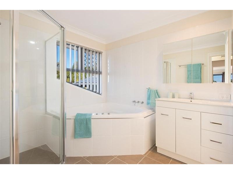 1 Chidlow Court, Elanora QLD 4221