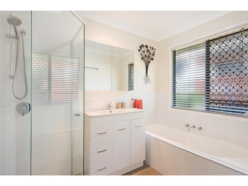 1 Chidlow Court, Elanora QLD 4221