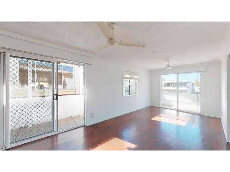 2/15 Fifteenth Avenue, Palm Beach QLD 4221