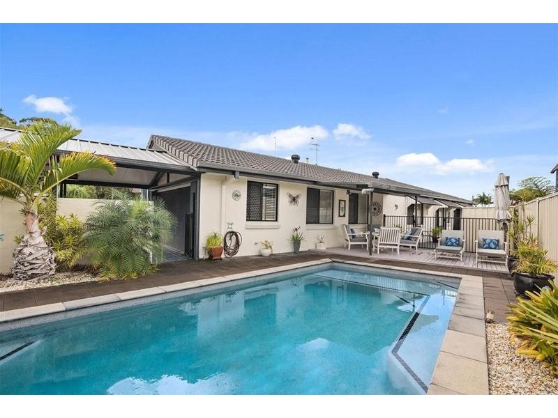 2 Harris Court, Currumbin Waters QLD 4223