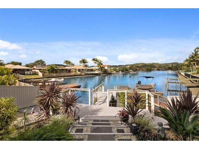 2 Harris Court, Currumbin Waters QLD 4223