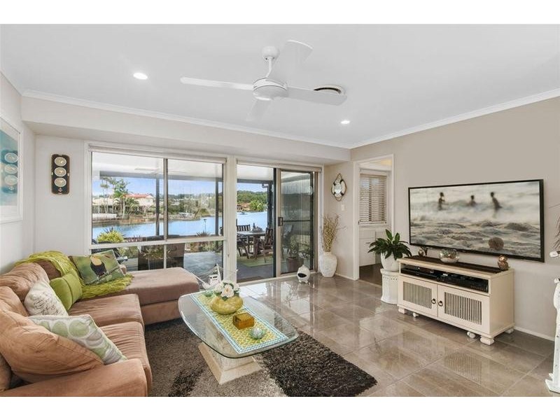 2 Harris Court, Currumbin Waters QLD 4223