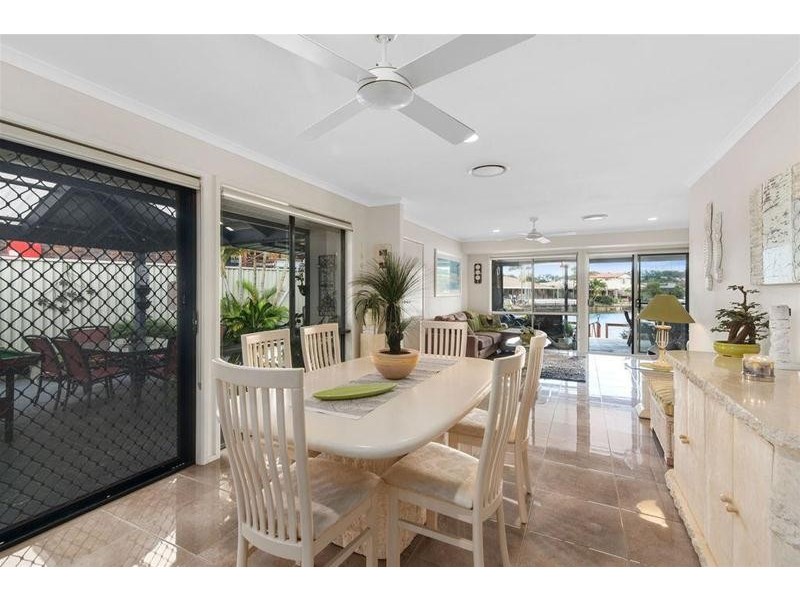 2 Harris Court, Currumbin Waters QLD 4223