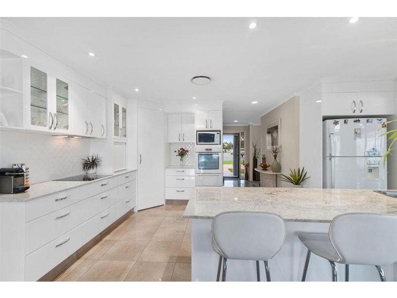 2 Harris Court, Currumbin Waters QLD 4223