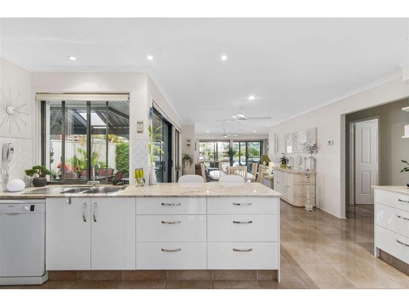 2 Harris Court, Currumbin Waters QLD 4223