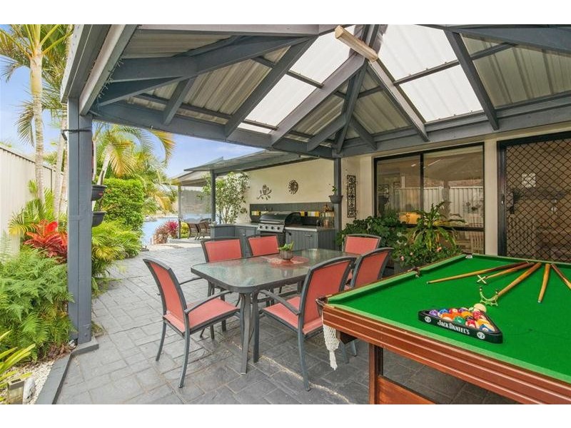 2 Harris Court, Currumbin Waters QLD 4223