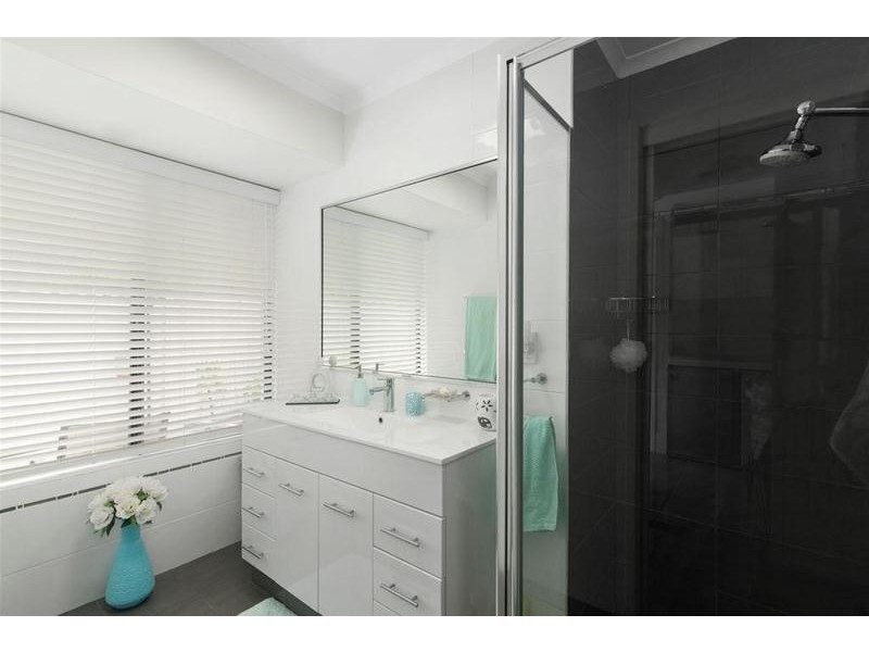 2 Harris Court, Currumbin Waters QLD 4223