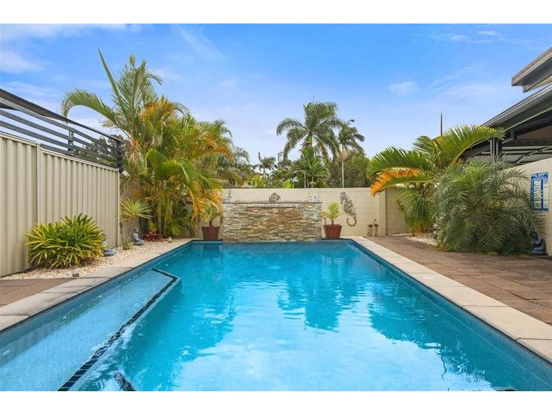 2 Harris Court, Currumbin Waters QLD 4223