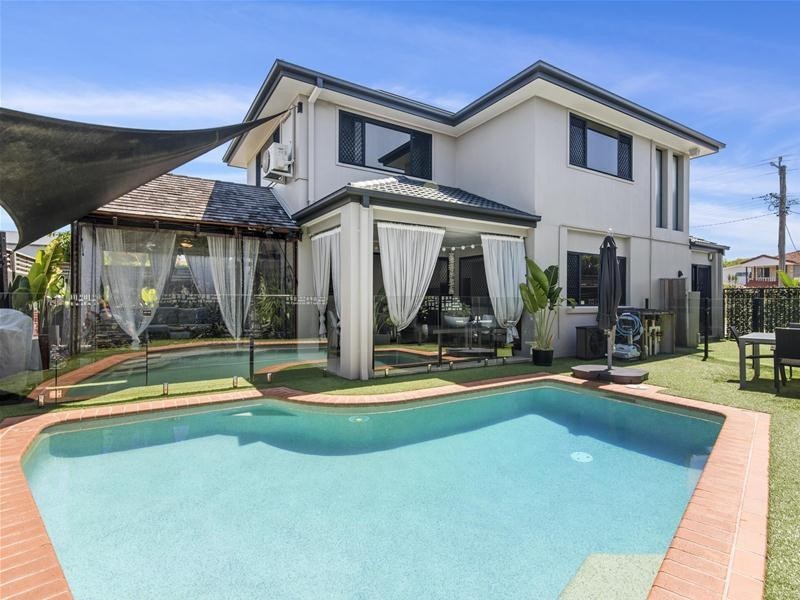 2/52 Tallebudgera Drive, Palm Beach QLD 4221