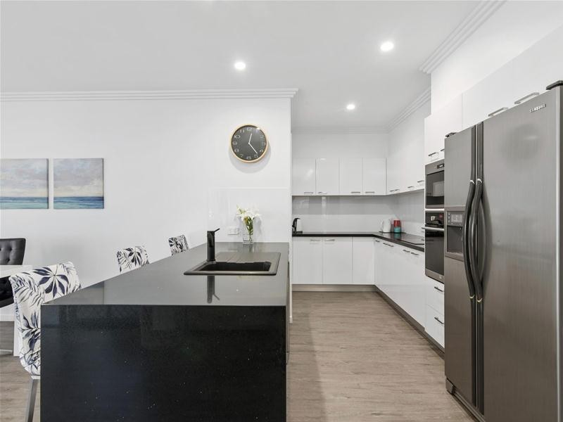2/52 Tallebudgera Drive, Palm Beach QLD 4221