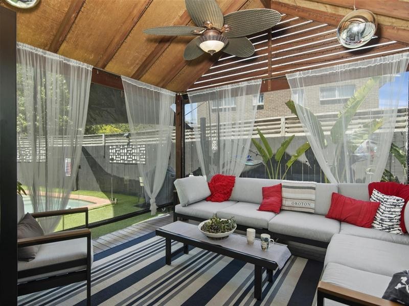 2/52 Tallebudgera Drive, Palm Beach QLD 4221