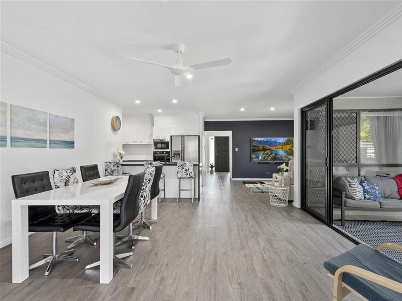 2/52 Tallebudgera Drive, Palm Beach QLD 4221