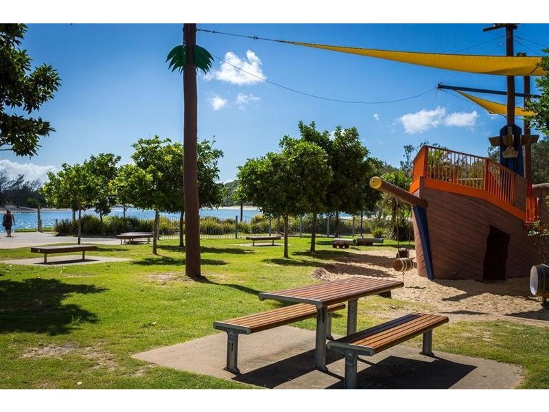 60 Riverside Drive, Currumbin Waters QLD 4223