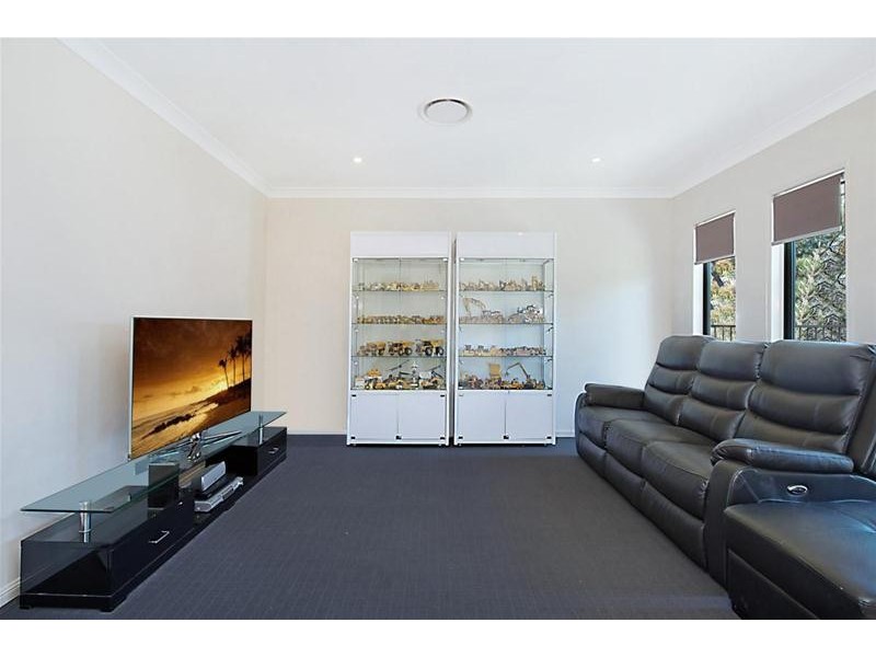 22 Sequoia Close, Elanora QLD 4221