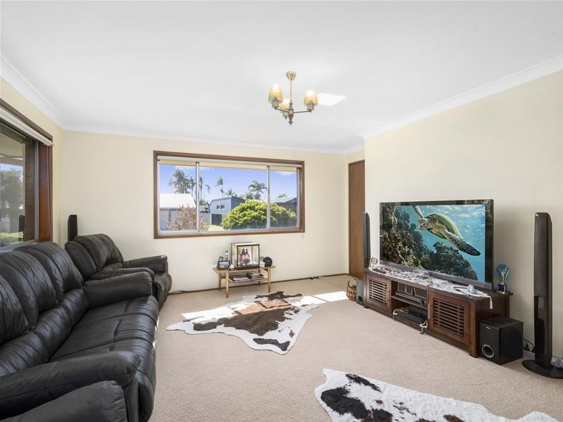 19 Colvillea Court, Palm Beach QLD 4221