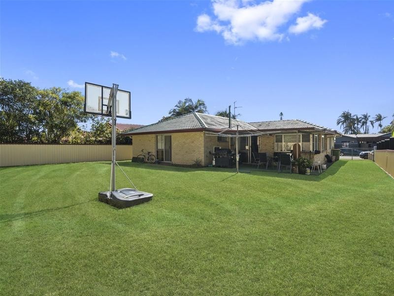 19 Colvillea Court, Palm Beach QLD 4221