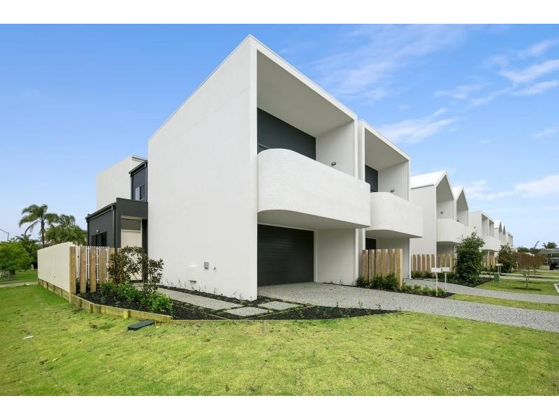 2/31 Magnoli Circuit, Palm Beach QLD 4221