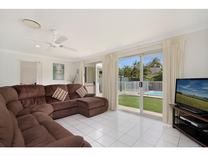 6 Mainsail Street, Currumbin Waters QLD 4223