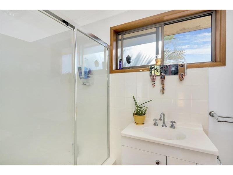 93 K P McGrath Drive, Elanora QLD 4221