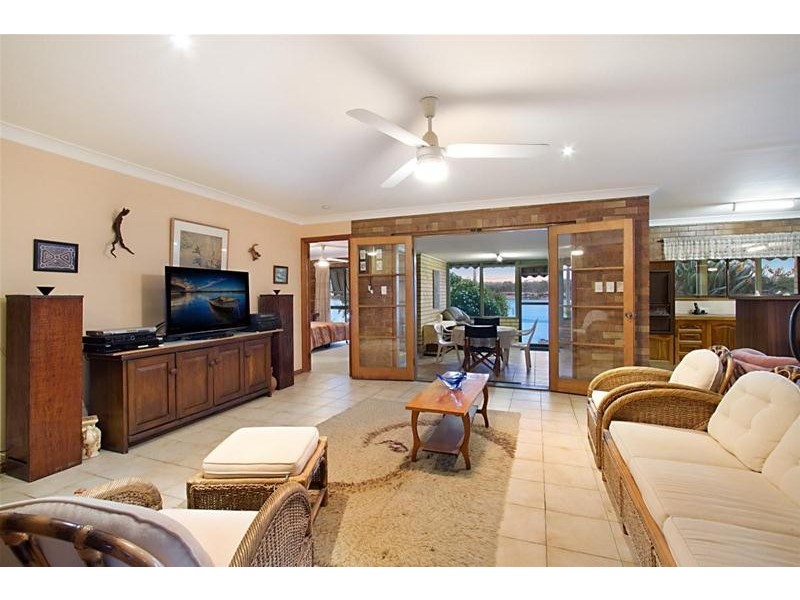 39 Ironbark Street, Elanora QLD 4221