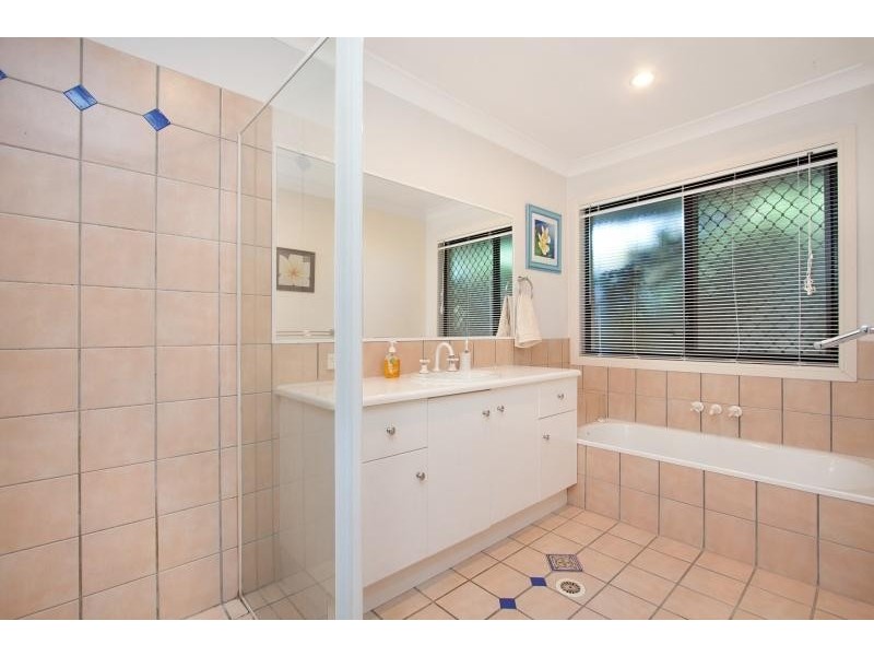 12 Bronzewing Close, Elanora QLD 4221