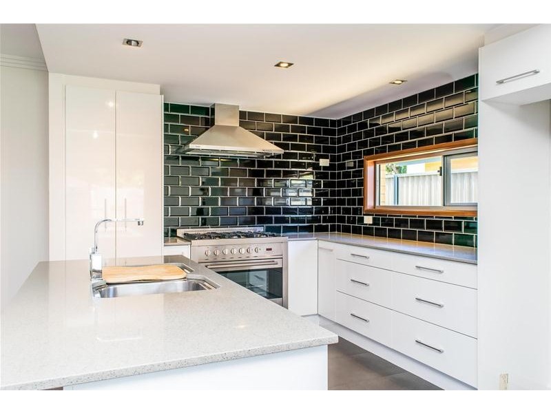 24 Leyte Avenue, Palm Beach QLD 4221