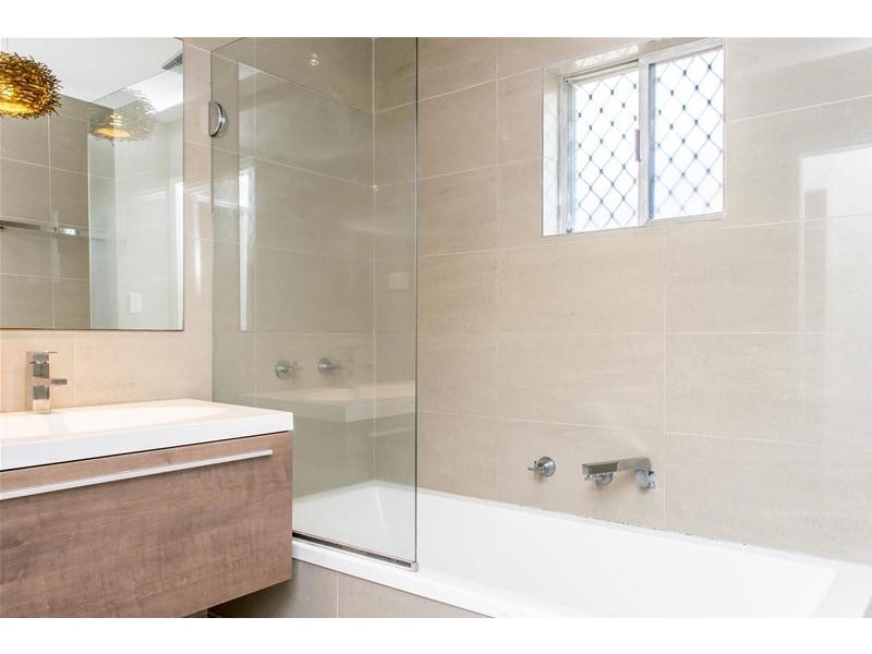 24 Leyte Avenue, Palm Beach QLD 4221