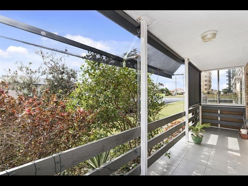 3/2 Twentysixth Avenue, Palm Beach QLD 4221