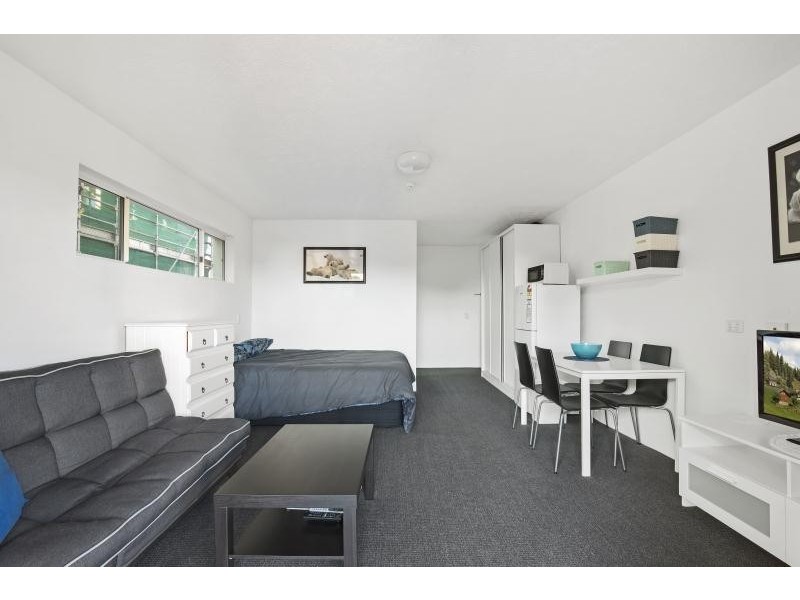 220/2007 Gold Coast  Highway, Miami QLD 4220