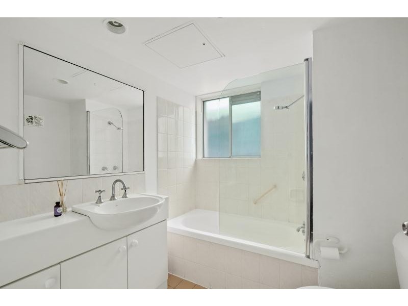 220/2007 Gold Coast  Highway, Miami QLD 4220