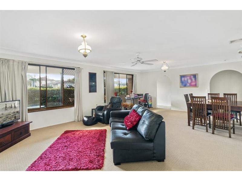 44 Fifth Avenue, Palm Beach QLD 4221