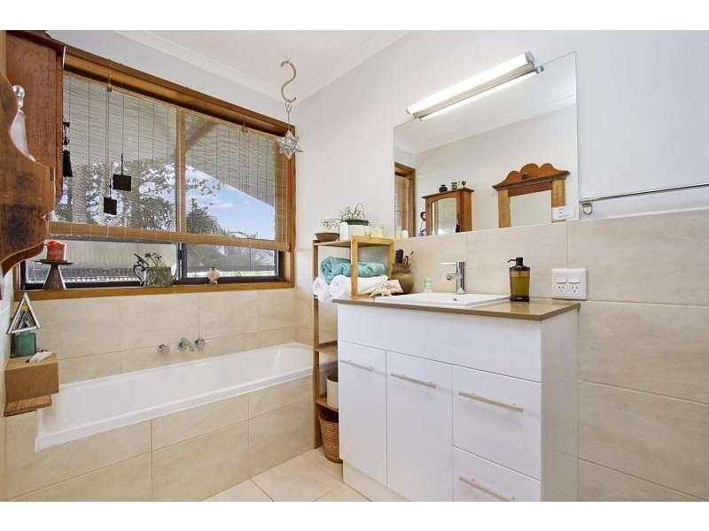 3 Esperance Close, Elanora QLD 4221