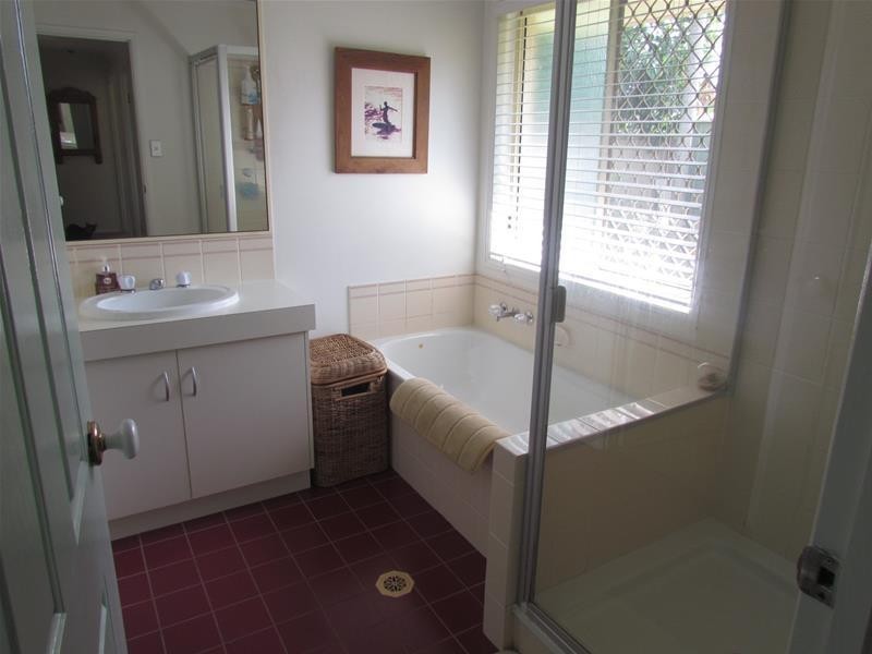 2/5 Cowal Court, Elanora QLD 4221