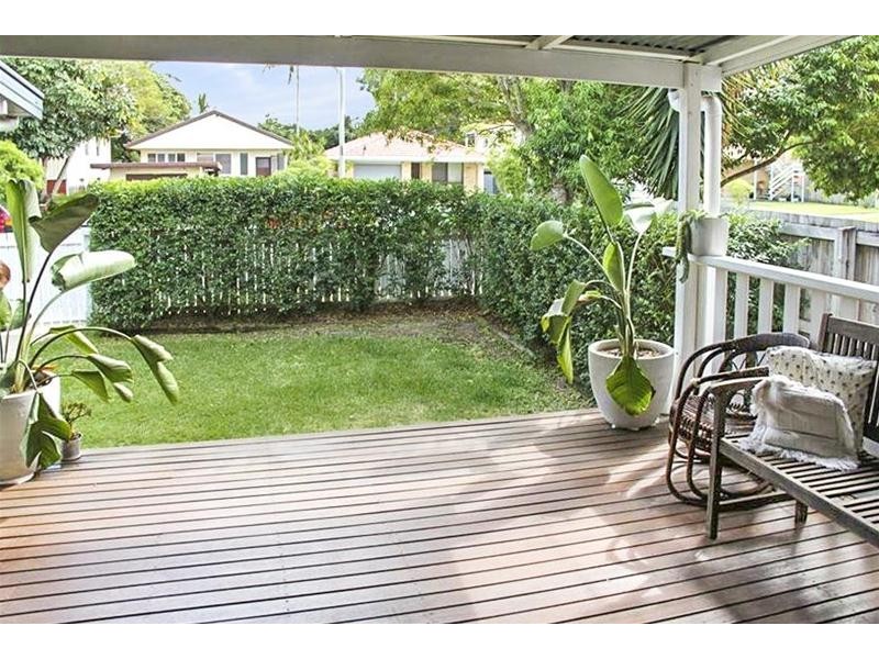 32 Sixth Avenue, Palm Beach QLD 4221