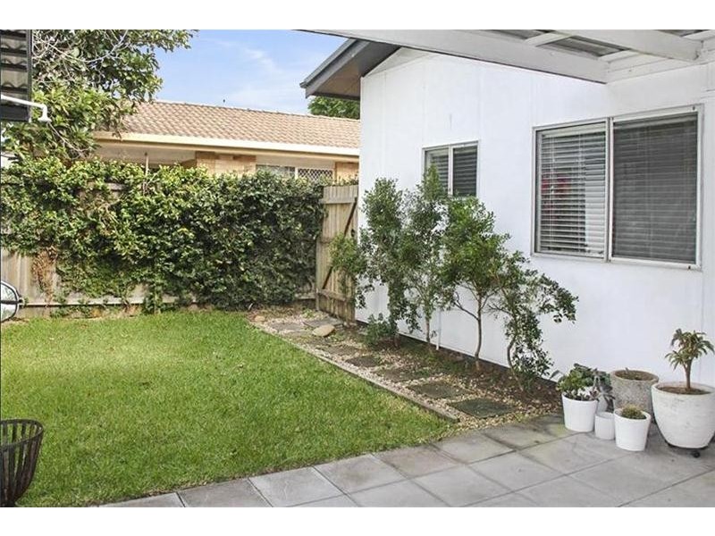 32 Sixth Avenue, Palm Beach QLD 4221